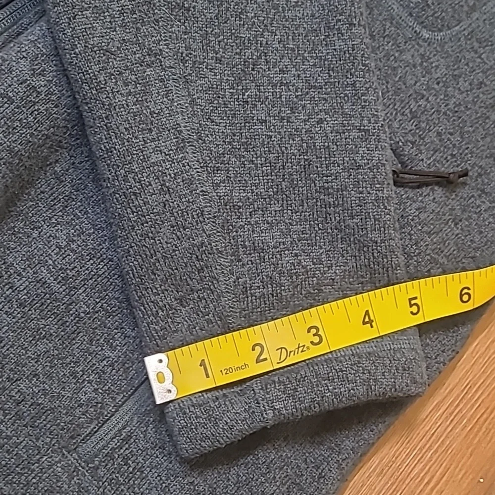 The North Face Gray Hooded Jacket used good condition zise L for‎ men.